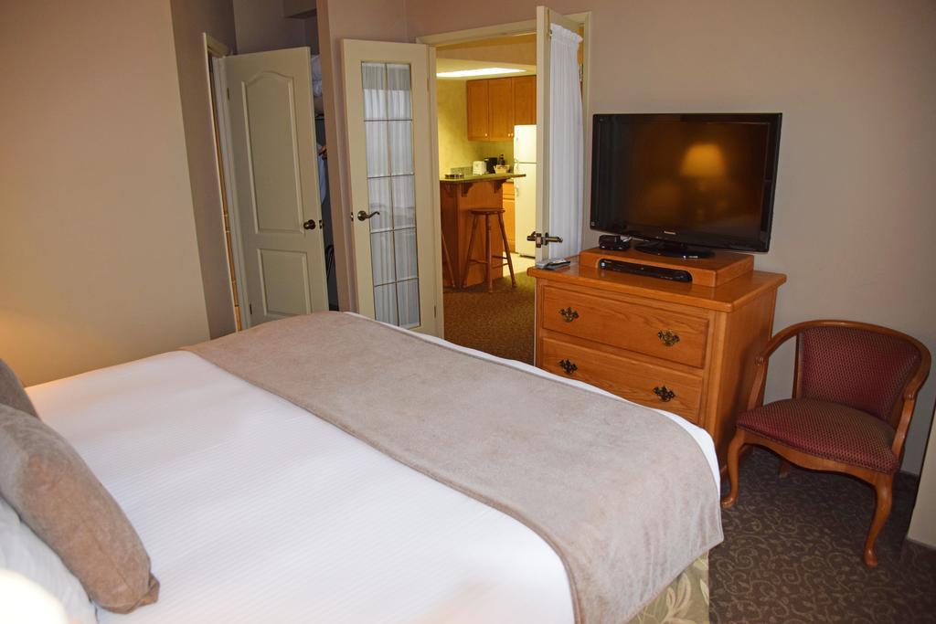 Stone Gate Inn Orillia Extérieur photo