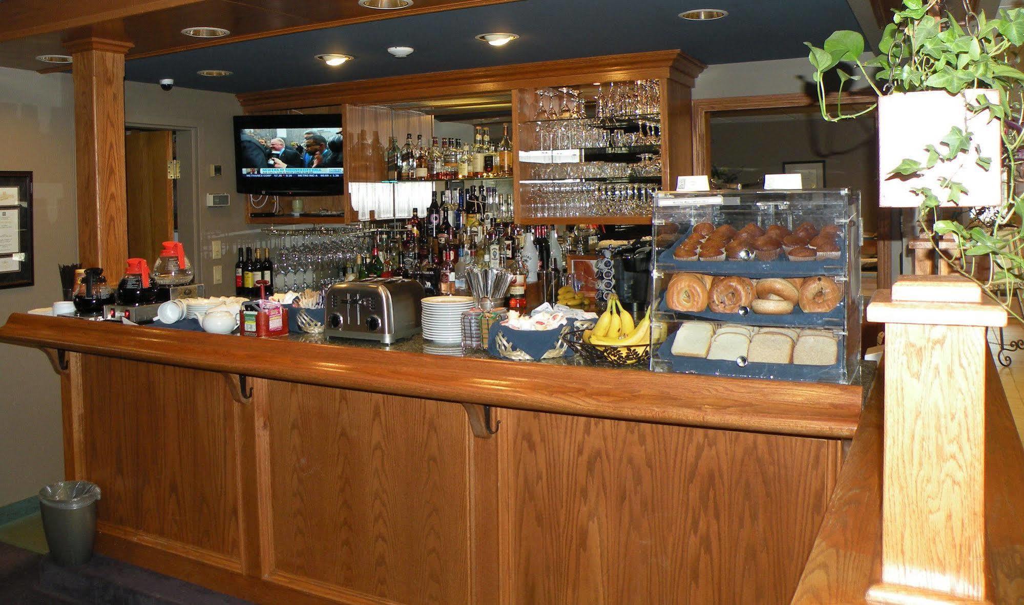 Stone Gate Inn Orillia Extérieur photo